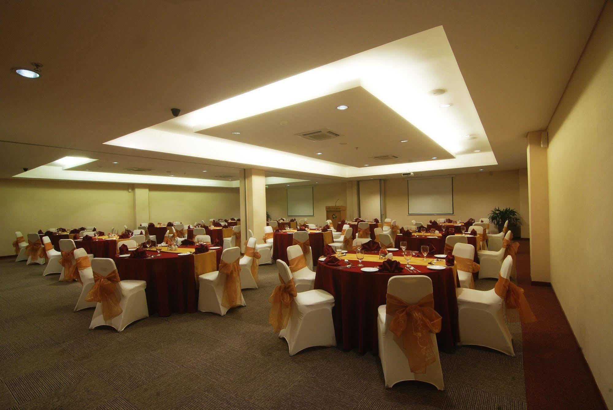 יוגיאקרטה Hotel Arjuna מראה חיצוני תמונה